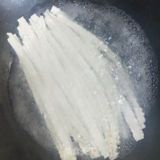 油泼面的做法步骤：3