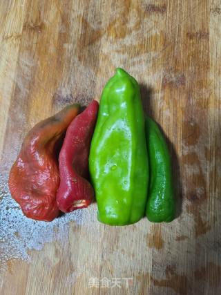 青椒爆炒干鱿鱼丝的做法步骤：5