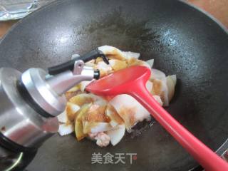 虾仁萝卜炒魔芋毛肚的做法步骤：9