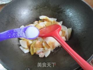 虾仁萝卜炒魔芋毛肚的做法步骤：10