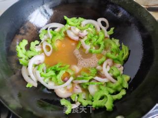 洋葱苦瓜炒蛋的做法步骤：8
