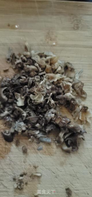 鹿茸菇猪肉云吞的做法步骤：2