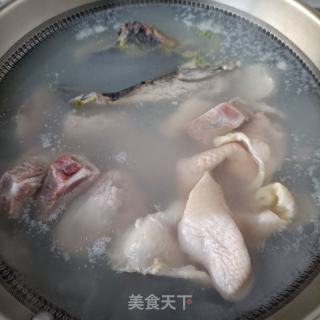 猪肉鸡肉炖云蘑的做法步骤：5
