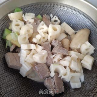 猪肉鸡肉炖云蘑的做法步骤：12