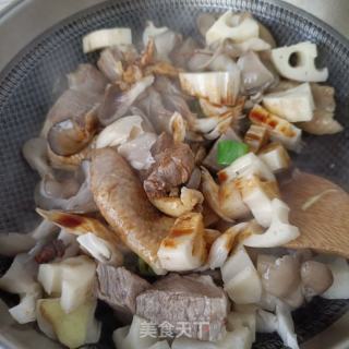 猪肉鸡肉炖云蘑的做法步骤：15