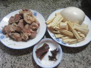 腐竹萝卜牛腩煲的做法步骤：1