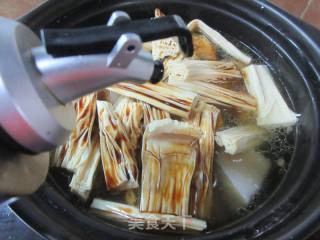 腐竹萝卜牛腩煲的做法步骤：8
