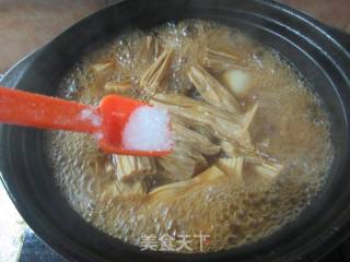 腐竹萝卜牛腩煲的做法步骤：12