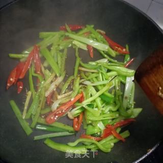 辣椒炒鸡皮的做法步骤：8