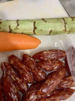 臘腸炒萵筍的做法步骤：1