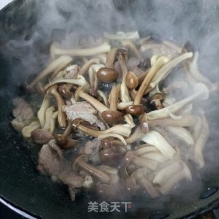 梅花肉炒鹿茸菇的做法步骤：9