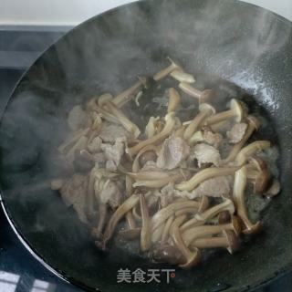 梅花肉炒鹿茸菇的做法步骤：10