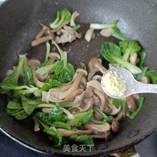 梅花肉炒鹿茸菇的做法步骤：12