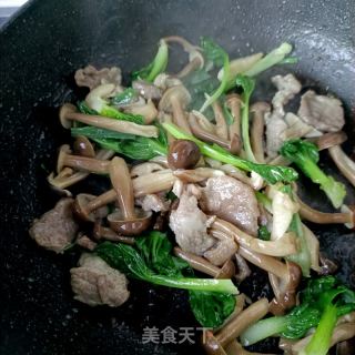 梅花肉炒鹿茸菇的做法步骤：13