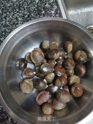 煮板栗的做法步骤：1