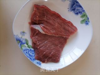 蒜苔炒牛肉的做法步骤：1