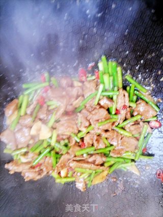 蒜苔炒牛肉的做法步骤：7