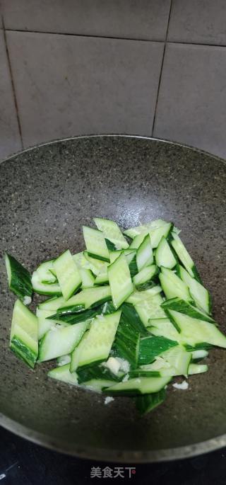 清炒青瓜的做法步骤：2