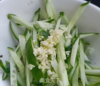 荷兰黄瓜拌乌鸡肉的做法步骤：5