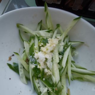 荷兰黄瓜拌乌鸡肉的做法步骤：6