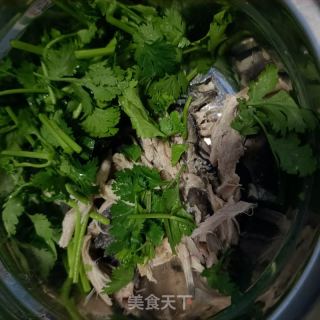 白玉菇香菜拌乌鸡的做法步骤：4