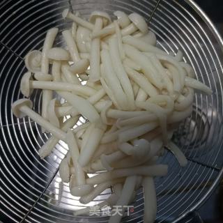 白玉菇香菜拌乌鸡的做法步骤：7