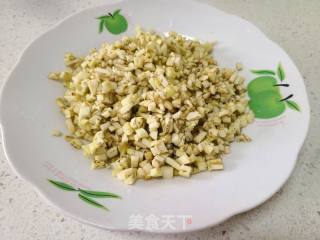 茄子肉醬捞面条的做法步骤：1