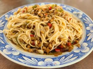 茄子肉醬捞面条的做法步骤：13