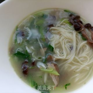 小鸡枞菌青菜虾皮面的做法