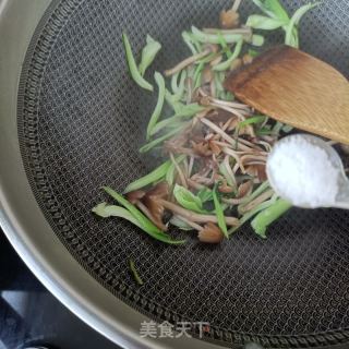 小鸡枞菌青菜虾皮面的做法步骤：10