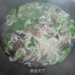 小鸡枞菌青菜虾皮面的做法步骤：13