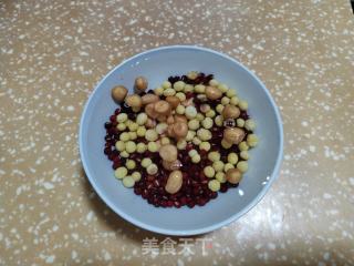 红豆花生豆浆的做法步骤：1