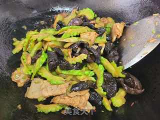 苦瓜木耳炒肉片的做法步骤：5