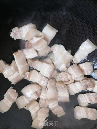 回锅肉的做法步骤：5
