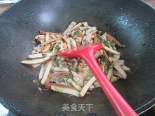 咸菜鸡腿肉炒香干的做法步骤：9