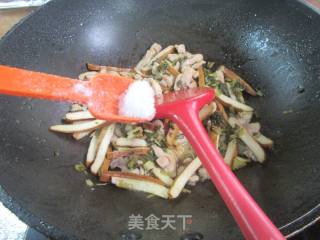 咸菜鸡腿肉炒香干的做法步骤：10