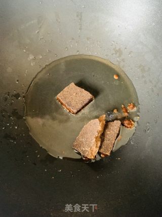 红糖红烧肉的做法步骤：2