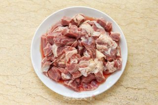 码住‼️30分钟红烧牛腩㊙️方法的做法步骤：2