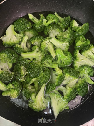 番茄鸡蛋炒西蓝花的做法步骤：4