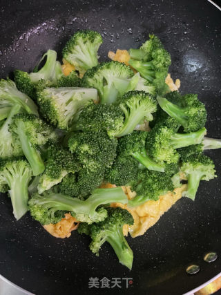 番茄鸡蛋炒西蓝花的做法步骤：7