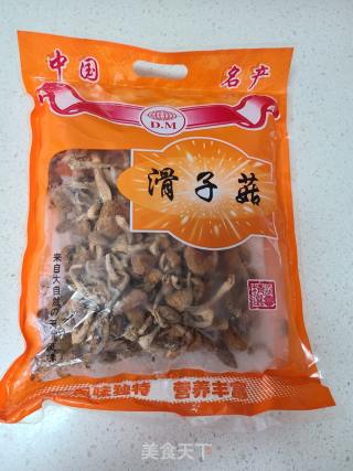 滑子菇炒肉丝的做法步骤：1