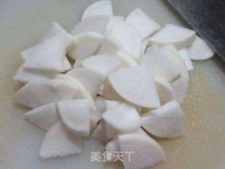 鸡腿肉炒萝卜的做法步骤：2