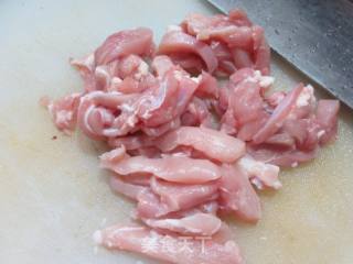 鸡腿肉炒萝卜的做法步骤：3