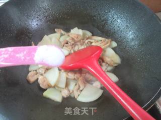 鸡腿肉炒萝卜的做法步骤：12