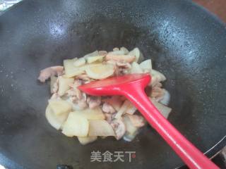 鸡腿肉炒萝卜的做法步骤：14