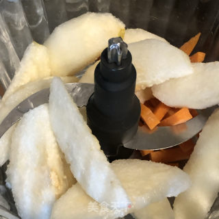 芹菜雪梨胡萝卜汁的做法步骤：4