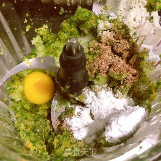 芹菜雪梨胡萝卜汁的做法步骤：9