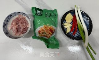 糯米笋炒肉丝的做法步骤：1