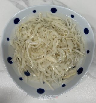 糯米笋炒肉丝的做法步骤：2