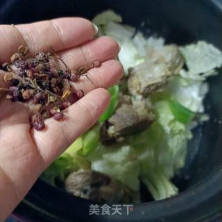 龙骨白菜炖小鸡枞菌的做法步骤：5